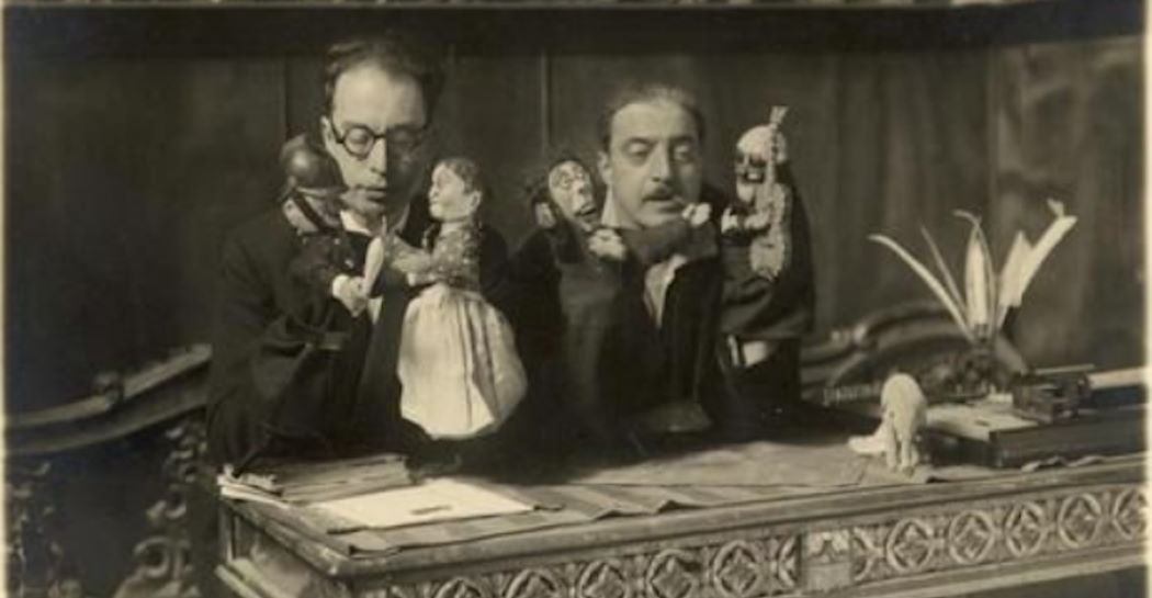 Trilussa con Guglielmo Guasta nello studio di via Maria Adelaide, 1927-1930. Roma, Museo di Roma in Trastevere, inv. ST 525i Trilussa con Guglielmo Guasta nello studio di via Maria Adelaide, 1927-1930. Roma, Museo di Roma in Trastevere, inv. ST 525i