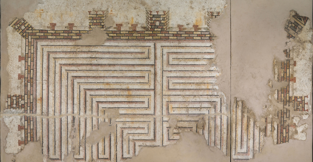 Centrale Montemartini, Mosaico con labirinto (foto Zeno Colantoni). Centrale Montemartini, Mosaico con labirinto (foto Zeno Colantoni).