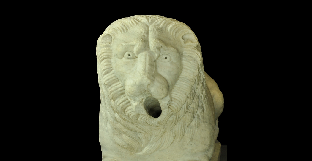 Il deposito di sculture di Villa Borghese, leone accovacciato, prima metà del XIII secolo. Il deposito di sculture di Villa Borghese, leone accovacciato, prima metà del XIII secolo.