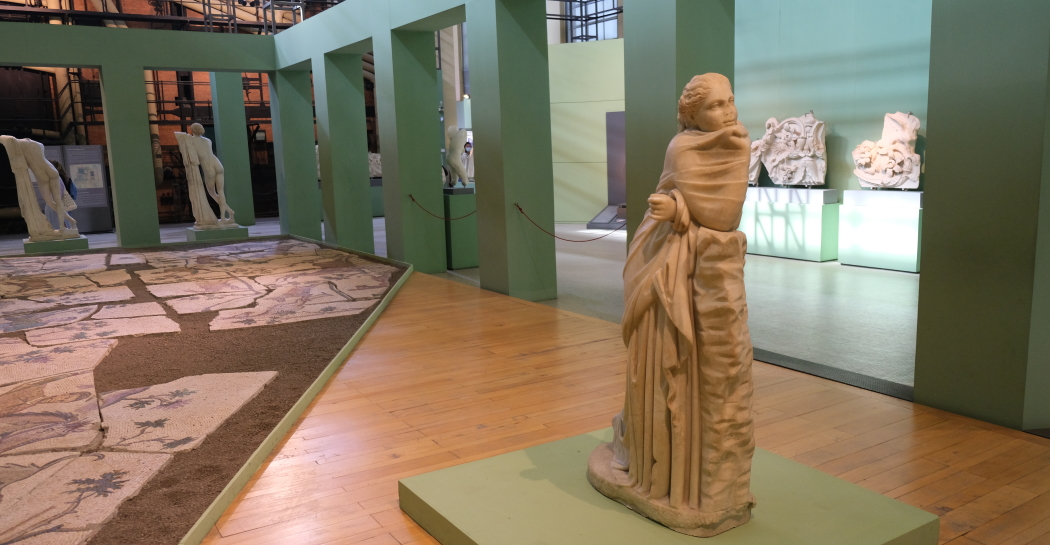 La musa Polimnia nella Sala Caldaie della Centrale Montemartini La musa Polimnia nella Sala Caldaie della Centrale Montemartini