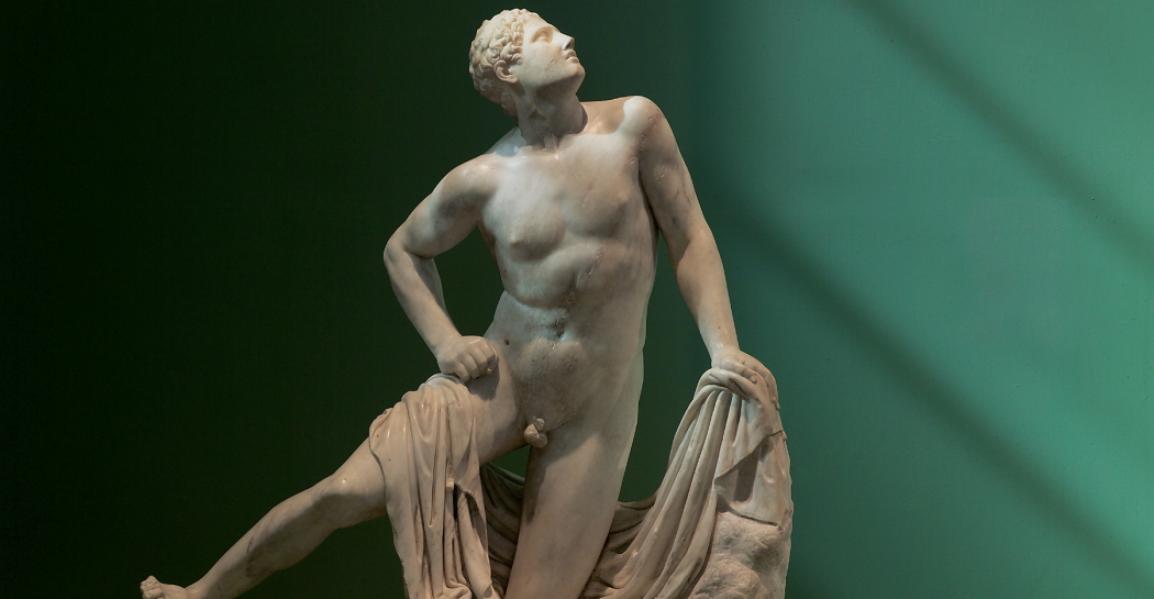 Musei Capitolini, Centrale Montemartini, Statua di Niobide ferito. Musei Capitolini, Centrale Montemartini, Statua di Niobide ferito.