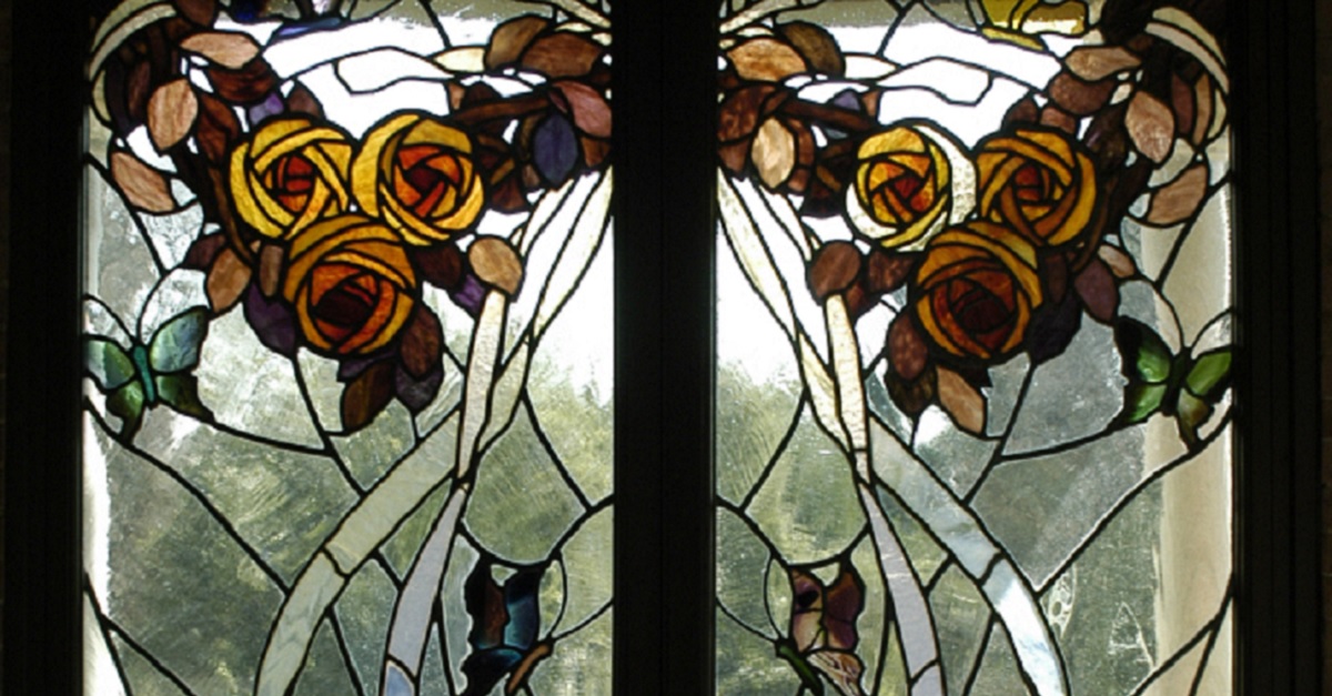 Motivo decorativo floreale e zoomorfo: rose, nastri e farfalle, Paolo Antonio Paschetto, vetrata, 1920, MCC 145 Motivo decorativo floreale e zoomorfo: rose, nastri e farfalle, Paolo Antonio Paschetto, vetrata, 1920, MCC 145