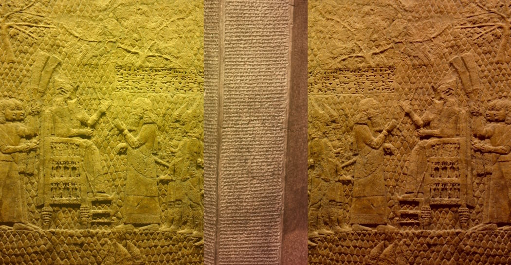 Una scena dal ciclo di rilievi dedicato alla caduta di Lachish e il prisma degli Annali di Sennacherib (Londra, British Museum) Una scena dal ciclo di rilievi dedicato alla caduta di Lachish e il prisma degli Annali di Sennacherib (Londra, British Museum)