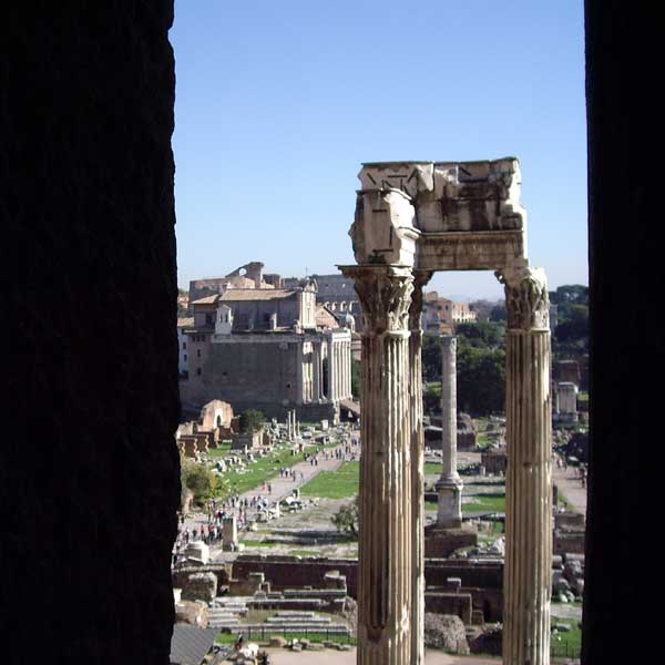 Affaccio sul Foro Romano dalla Galleria del Tabularium Affaccio sul Foro Romano dalla Galleria del Tabularium