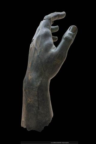 Il frammento ritrovato - Foto di Zeno Colantoni Il frammento ritrovato - Foto di Zeno Colantoni