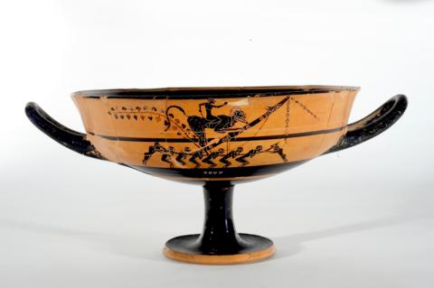 2.	Kylix (coppa) attica con scena di phallopòria Firenze, Museo Archeologico Nazionale