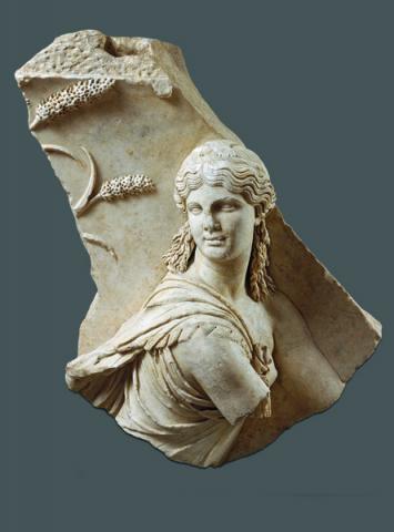Frammento di rilievo con figura femminile (Musei Capitolini, Centrale Montemartini) Frammento di rilievo con figura femminile (Musei Capitolini, Centrale Montemartini)