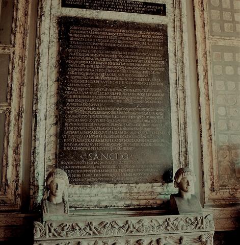 Tavola bronzea con la Lex de imperio Vespasiani Tavola bronzea con la Lex de imperio Vespasiani