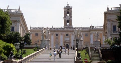 La cordonata che sale alla piazza del Campidoglio La cordonata che sale alla piazza del Campidoglio