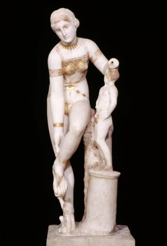 Statua della Venere che si slaccia un sandalo, Napoli, Museo Archeologico Nazionale Statua della Venere che si slaccia un sandalo, Napoli, Museo Archeologico Nazionale